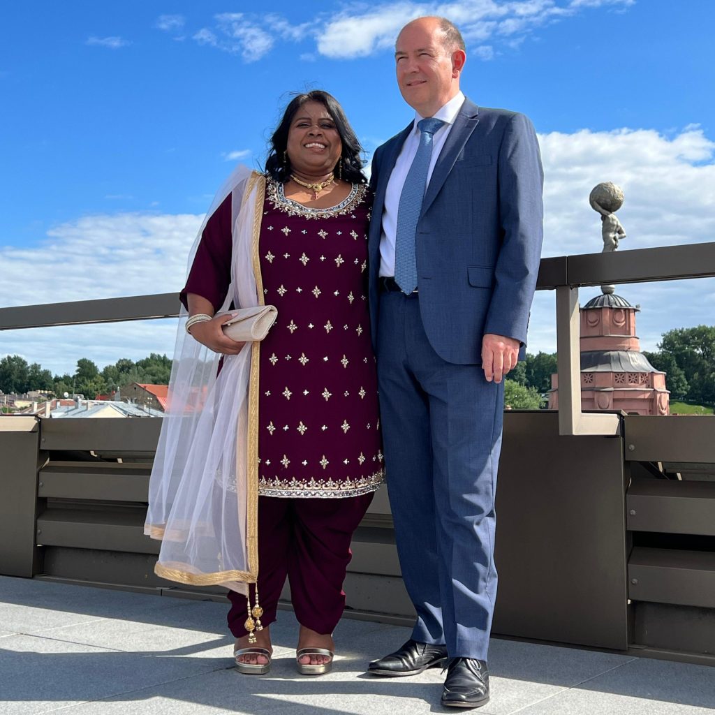 An image of UW partner Johnathan and Artee Edgerton