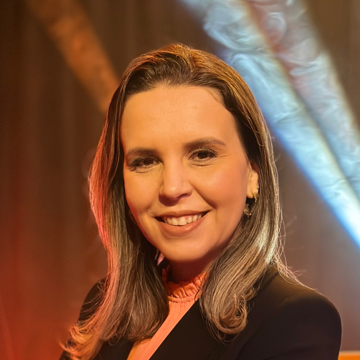 An image of UW partner Luciana Mara Pereira Brene Martins